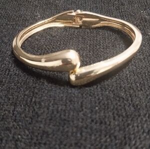 Gold Minimalist Open Circle Bracelet